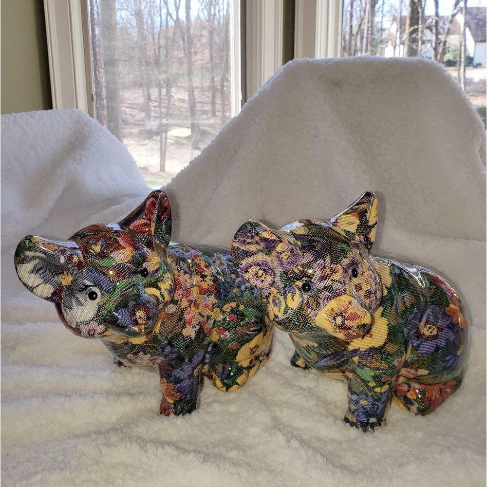 Pig Decor  (2 Pigs) - Picture 2 of 8